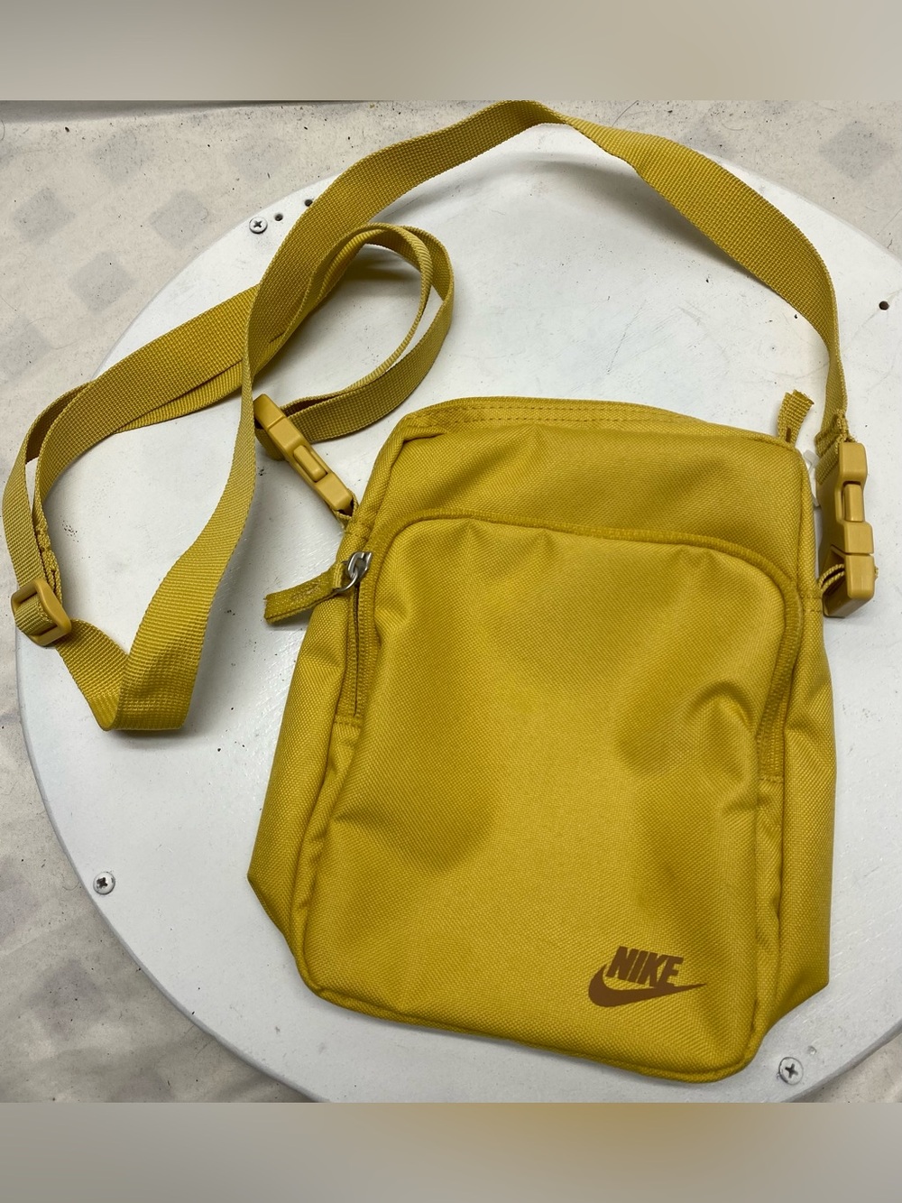 Nike Heritage Cross Body Bag Unisex Small 4L Festival Travel Sling Pouch Yellow